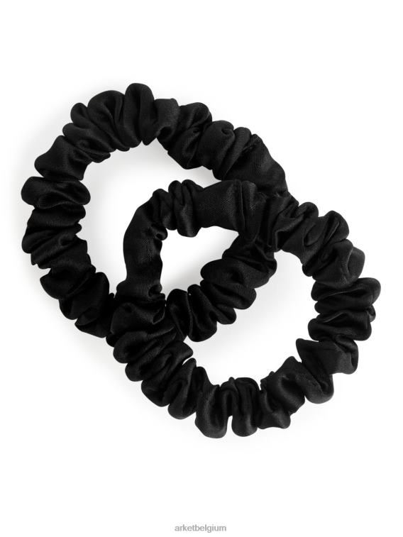 arket_accessoires_0dxjp876_zwart_zijden_scrunchies_vrouwen.jpeg ARKET accessoires 0DXJP876 zwart zijden scrunchies vrouwen - Image 1