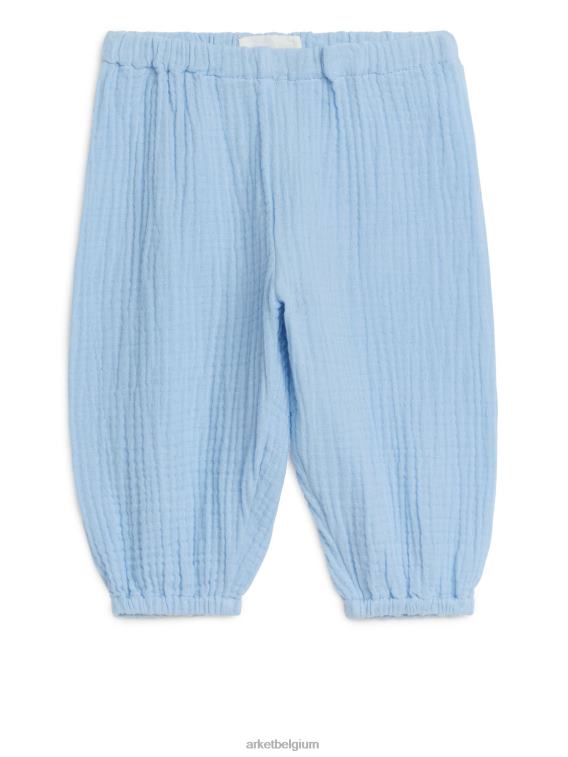 arket_kleding_0dxjp1719_blauw_katoenen_mousseline_broek_kinderen.jpeg ARKET kleding 0DXJP1719 blauw katoenen mousseline broek kinderen - Image 1