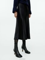 ARKET kleding 0DXJP241 zwart schuin uitgesneden satijnen rok vrouwen - Image 2