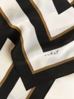 ARKET accessoires 0DXJP840 zwart/bruin/beige bedrukte zijden sjaal vrouwen - Image 3
