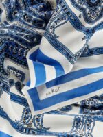 ARKET accessoires 0DXJP843 gebroken wit/blauw bedrukte zijden sjaal vrouwen - Image 3