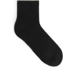 ARKET kleding 0DXJP1236 zwart/gebroken wit geribbelde sportsokken Heren