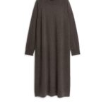 ARKET kleding 0DXJP133 donker bruin Kasjmier jurk met rolkraag vrouwen