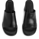 ARKET schoenen 0DXJP692 zwart Leren muiltjes met flare-hak vrouwen