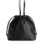 ARKET Tassen 0DXJP746 zwart leren draagtas met trekkoord unisex